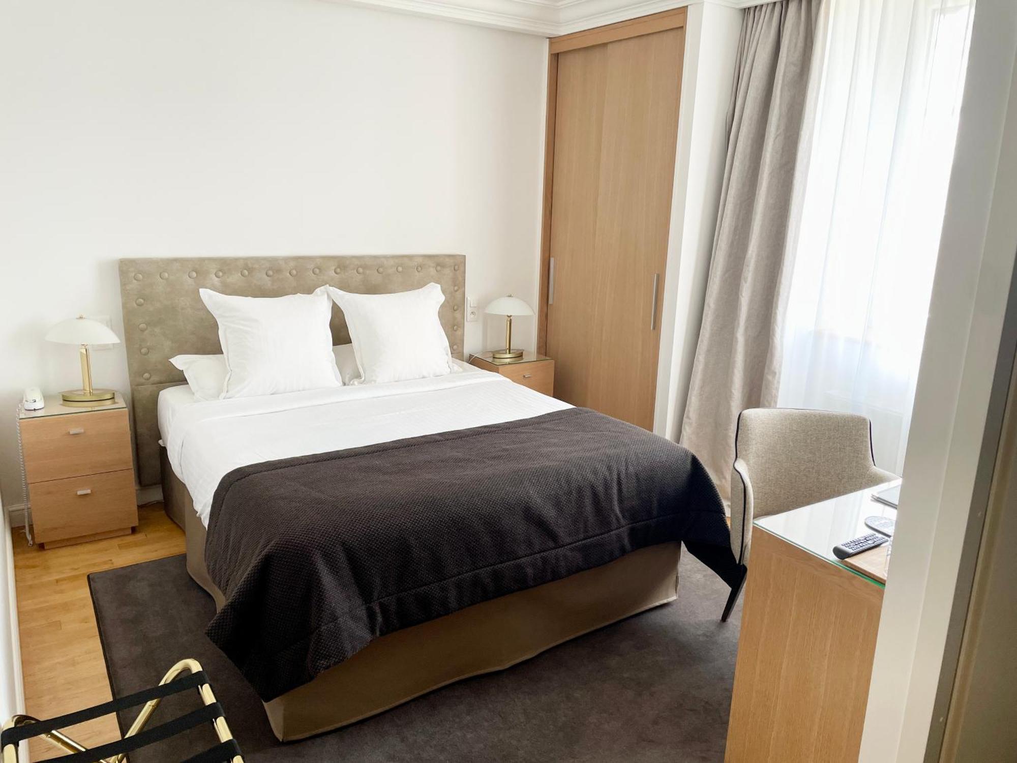 Hotel Victor Hugo Pontorson Eksteriør bilde