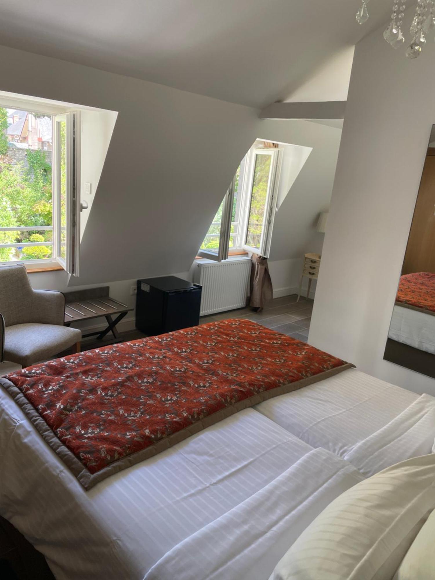 Hotel Victor Hugo Pontorson Eksteriør bilde