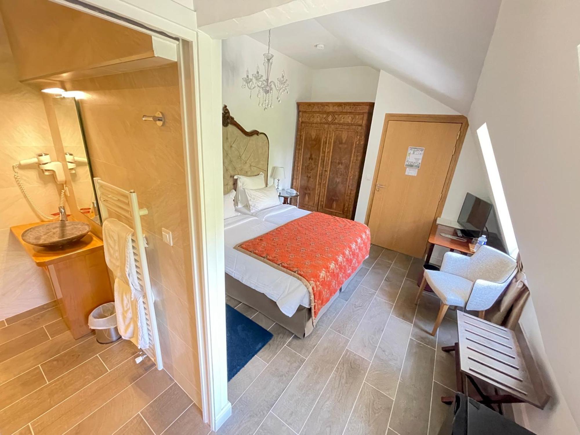 Hotel Victor Hugo Pontorson Eksteriør bilde