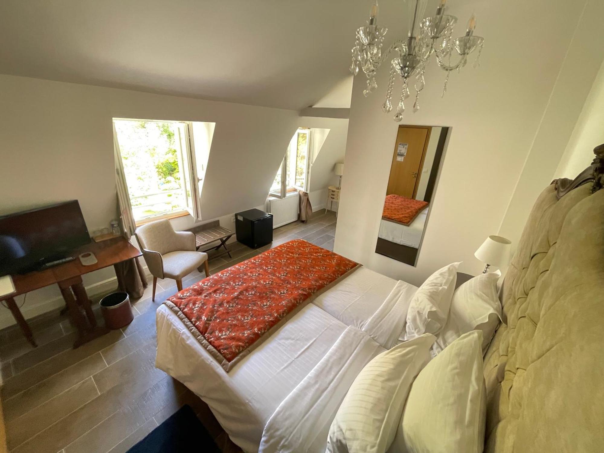 Hotel Victor Hugo Pontorson Eksteriør bilde