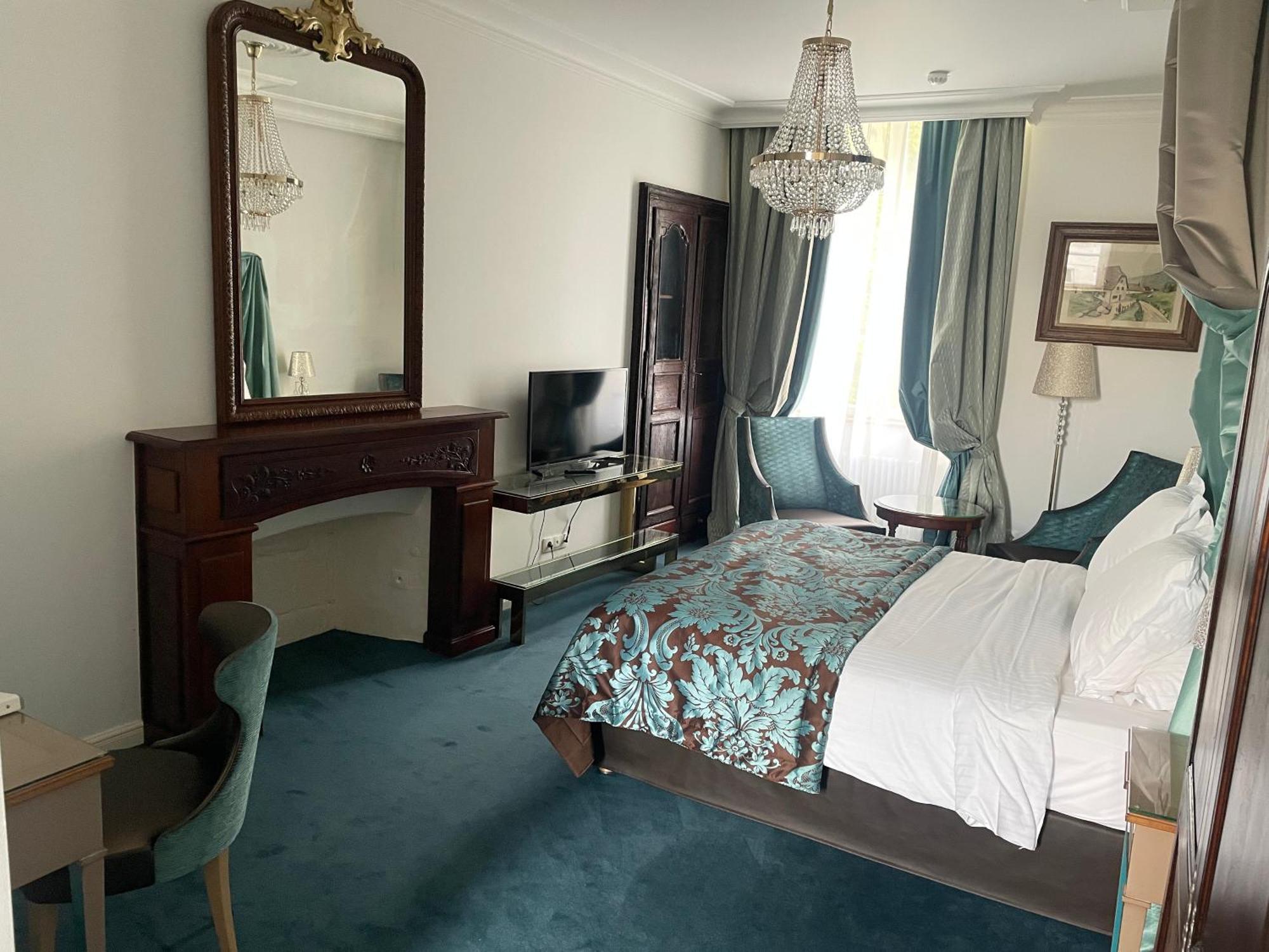 Hotel Victor Hugo Pontorson Eksteriør bilde