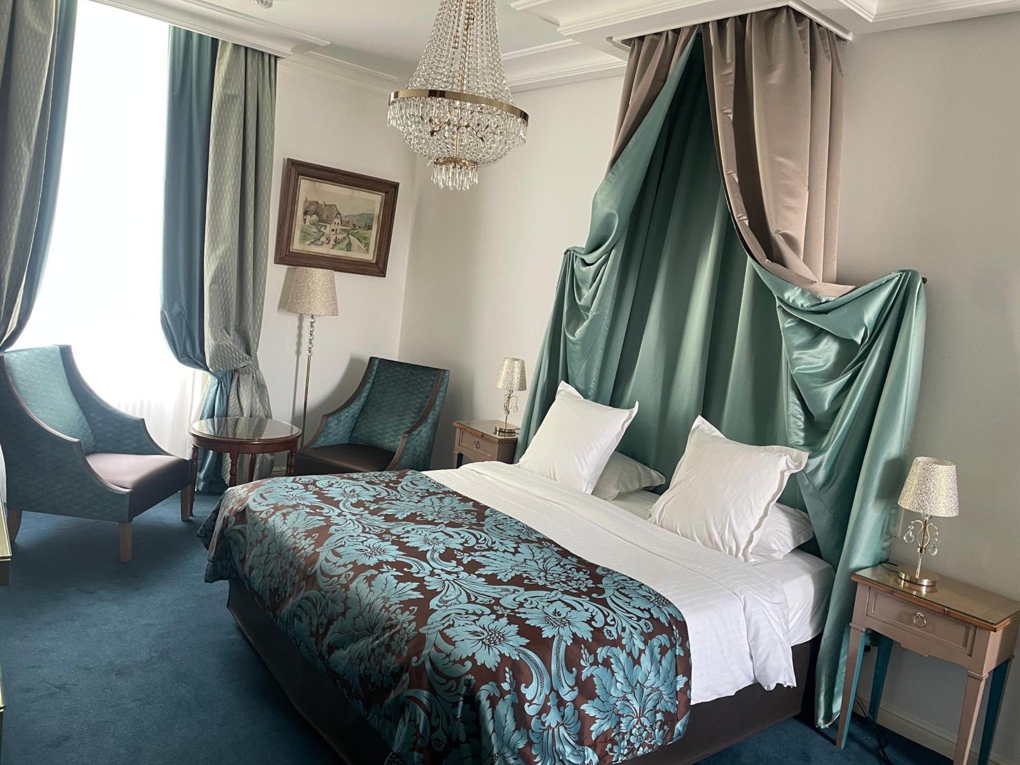 Hotel Victor Hugo Pontorson Eksteriør bilde