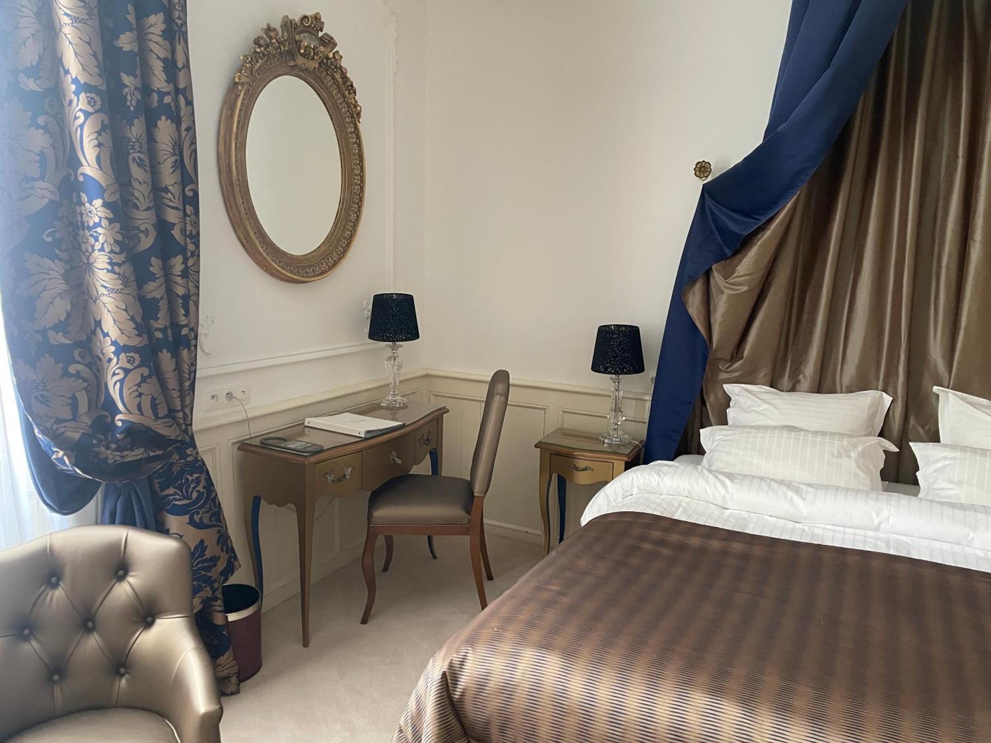 Hotel Victor Hugo Pontorson Eksteriør bilde