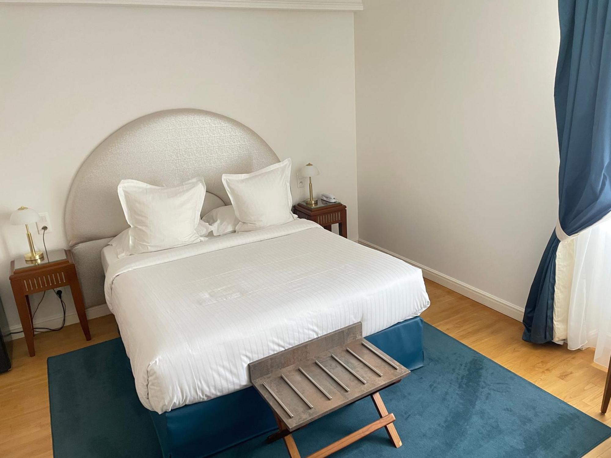 Hotel Victor Hugo Pontorson Eksteriør bilde
