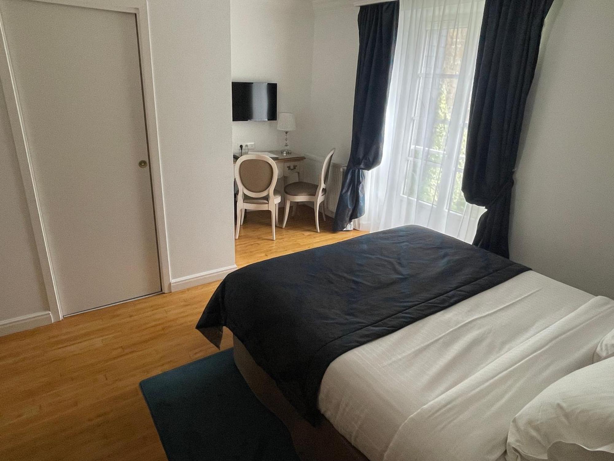 Hotel Victor Hugo Pontorson Eksteriør bilde