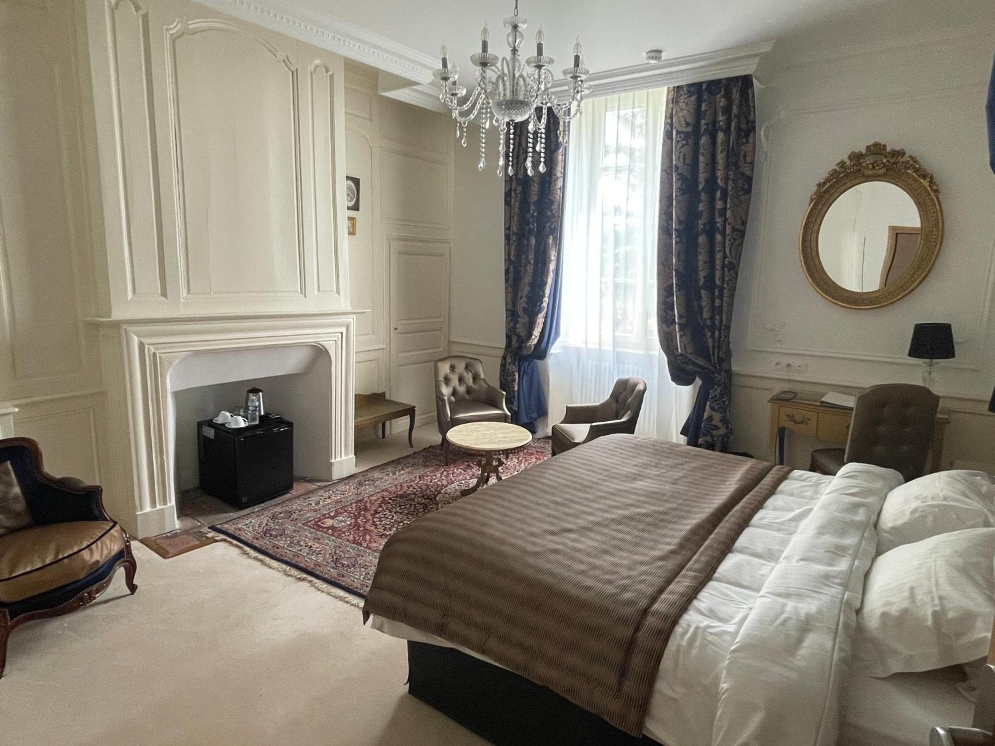 Hotel Victor Hugo Pontorson Eksteriør bilde
