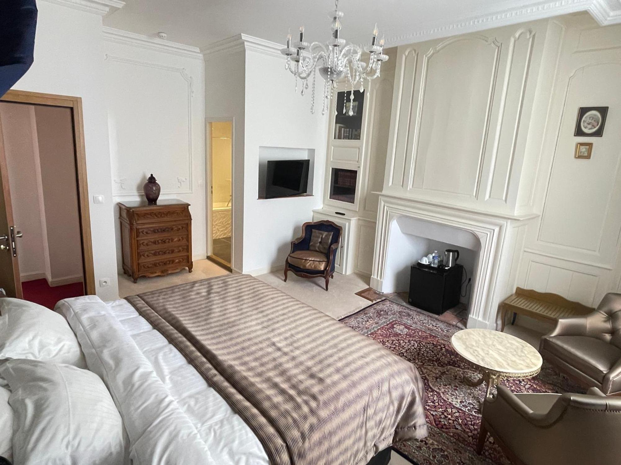 Hotel Victor Hugo Pontorson Eksteriør bilde